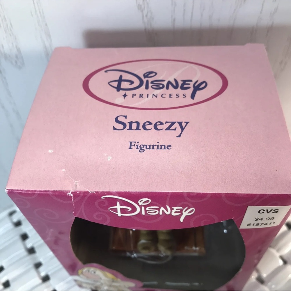 Disney Princess Enesco SNEEZY Dwarf Figurine Snow White Christmas Decor - Picture 5 of 9